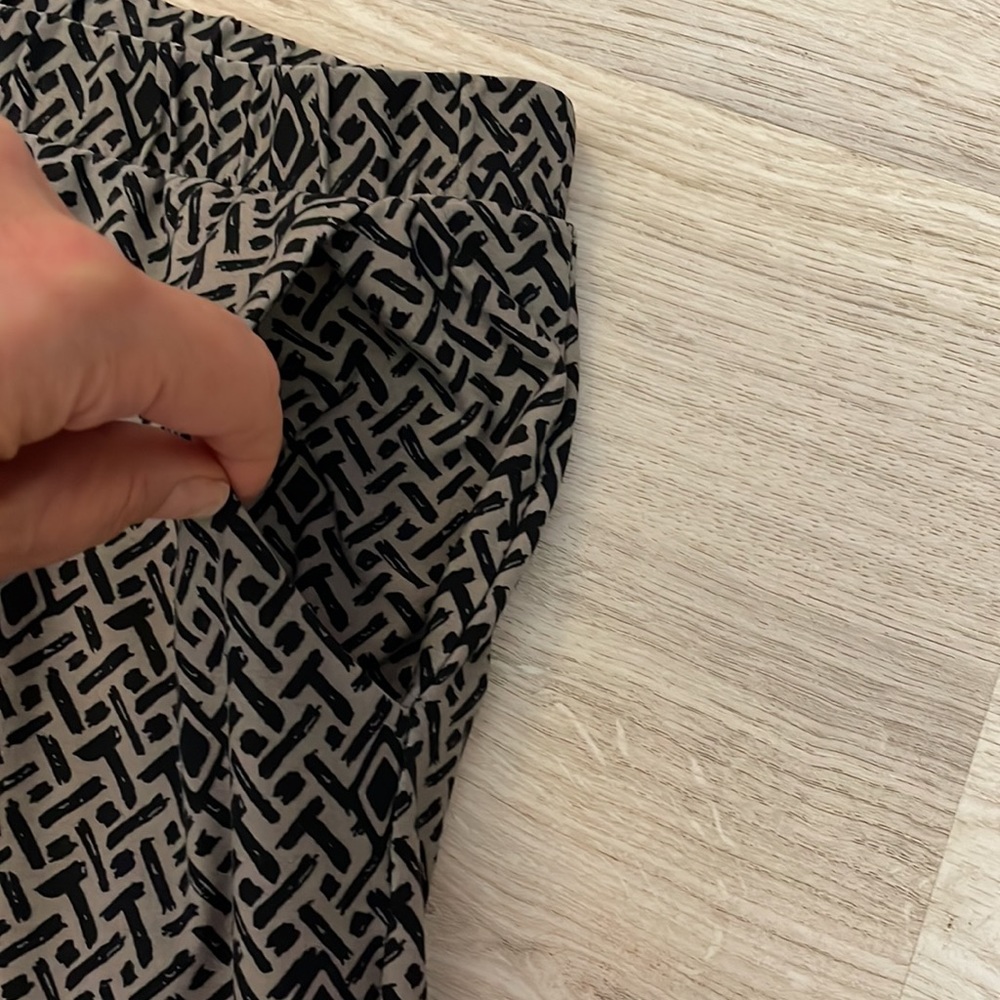 Metaphor Gray with Black Print Soft Elastic Waist Pull on Cropped Pants Size XL - Picture 5 of 11